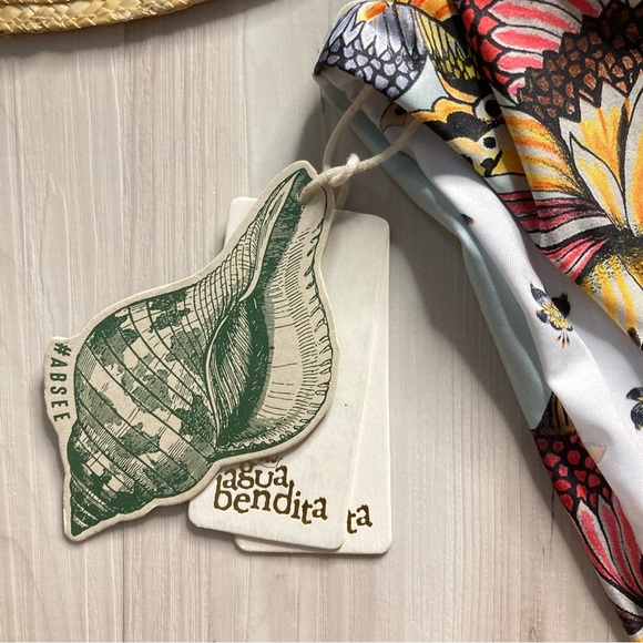 Agua Bendita 🌸 Floral Deep V-Neck Cheeky One Piece - Picture 15 of 16